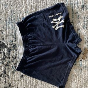 Women’s Yankees Shorts Size S